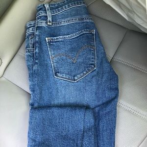 LEVI JEANS